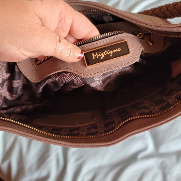 Used Large Beautiful Purse - Picture 4 of 5